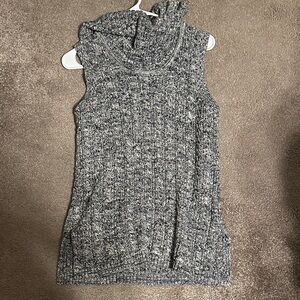 Artisan NY gray/white/black sweater vest with side slit detail - size M